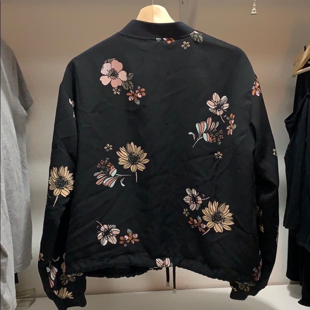 Floral jacket - Picture 2 of 3